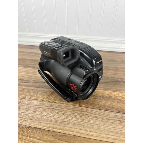 Panasonic Palmcorder IQ VHS-C Camcorder PV-IQ305D Video Camera W/ Charger - Picture 7 of 9